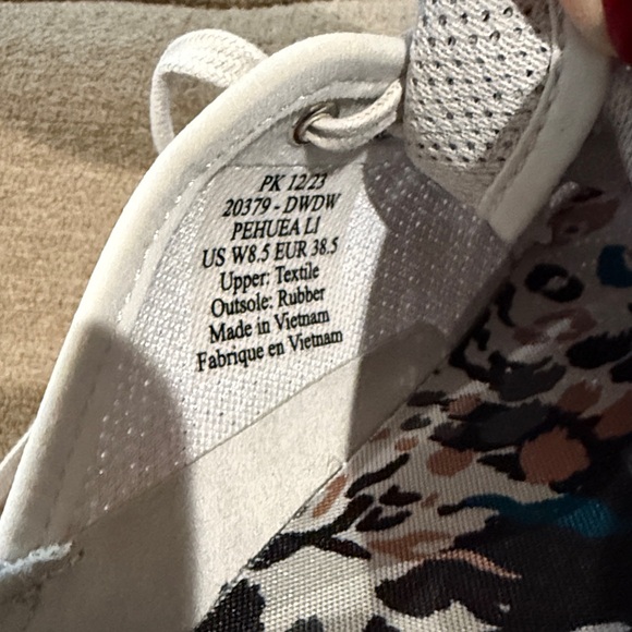 OluKai Pehuea Li Mist Grey Women's Lightweight Sneakers, Excellent Condition! - Picture 11 of 12